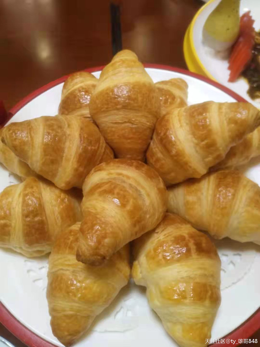 北海餐饮界大师黄志雄制作的疍家美食菜品在央视亮相受到欢迎