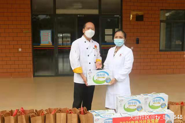 疍家棚酒楼董事长张秀玉率公司员工慰问北海市福利院孤寡老人