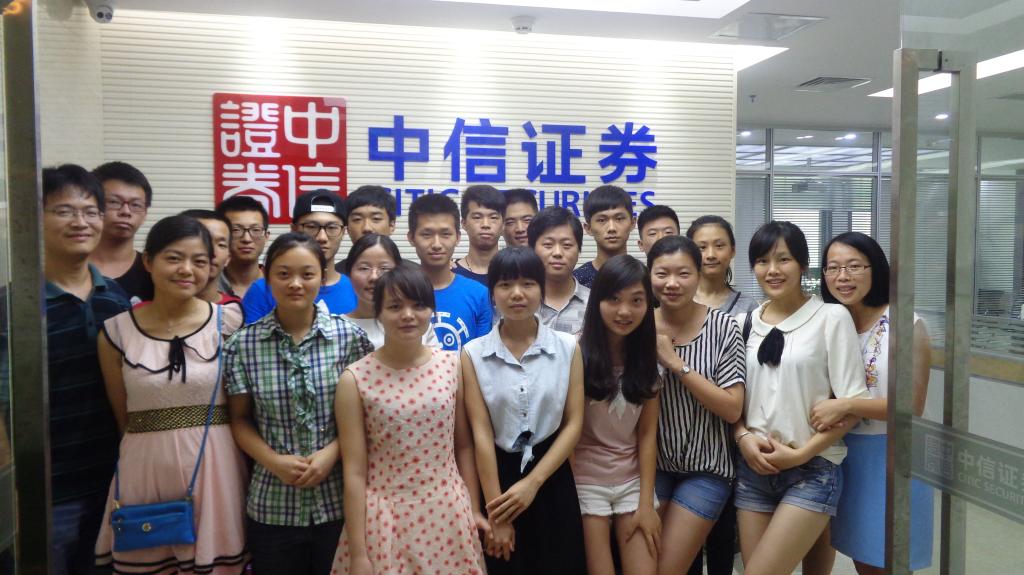 证券女(证券女为什么都很漂亮)