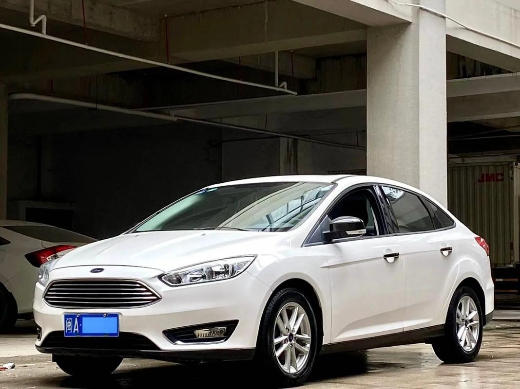 福克斯(福克斯号上的空姐们)